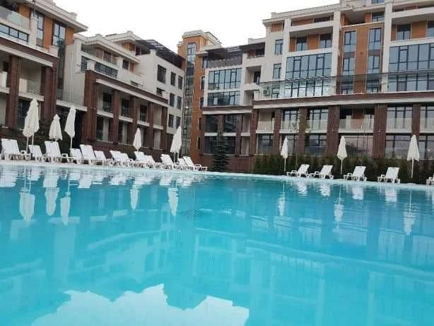 I will sell an apartment with a terrace in the elite Comfort City residential complex of 58.7 m²
