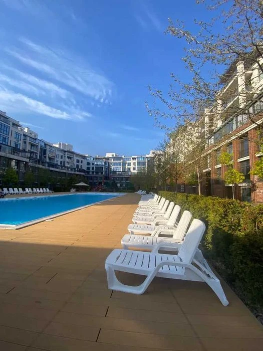 I will sell an apartment with a terrace in the elite Comfort City residential complex of 58.7 m²