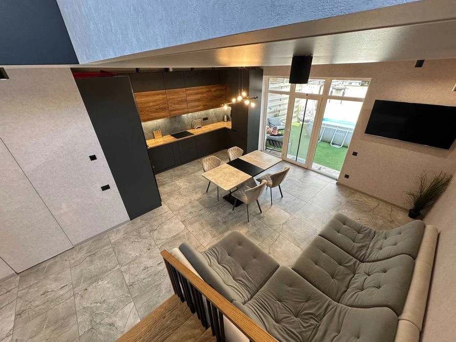 Stylish Master House with Renovation! They did it for THEMSELVES! Marshall