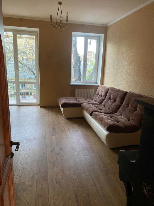 Продам 2-х уровневую квартиру в Центре.