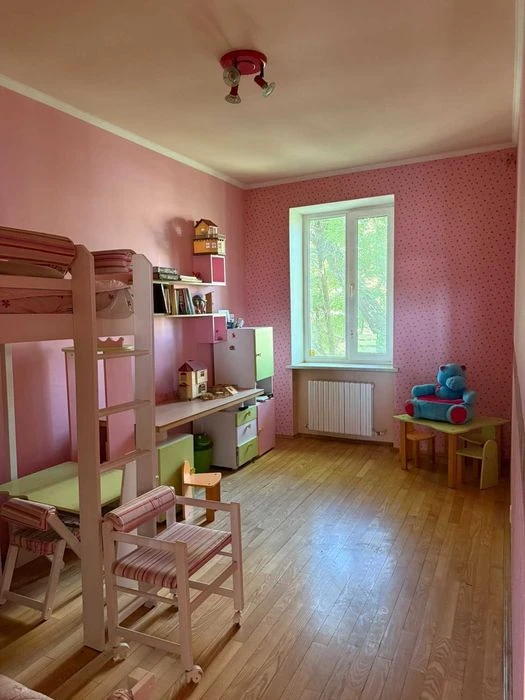 Продам 2-х уровневую квартиру в Центре.