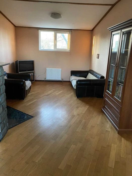 Продам 2-х уровневую квартиру в Центре.