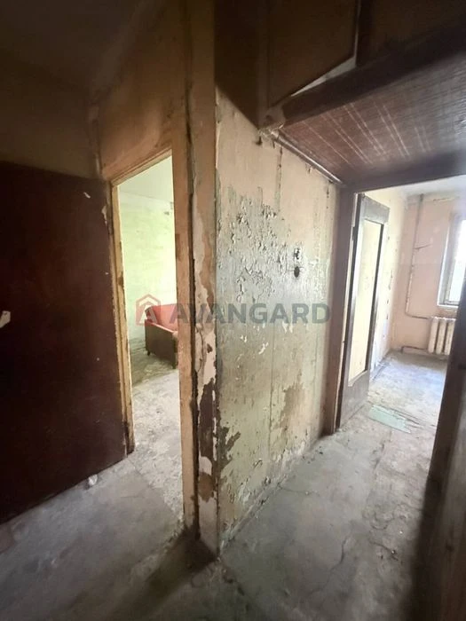 2к квартира 47м.кв ПОД РЕМОНТ /1этаж/ 27000$