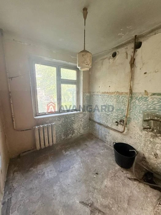 2к квартира 47м.кв ПОД РЕМОНТ /1этаж/ 27000$