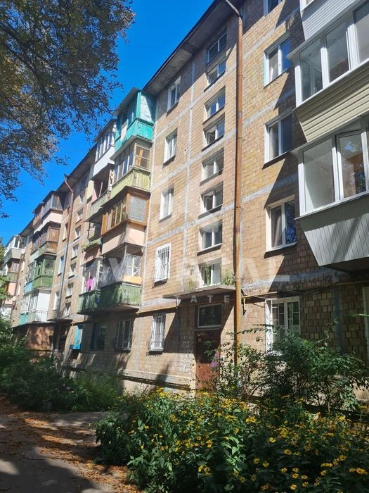 2-room apartment with renovation on Academician Tupolev Street