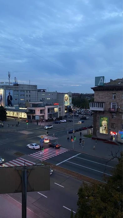 Продаж 4х кімнатної квартири по проспекту Соборний в центрі