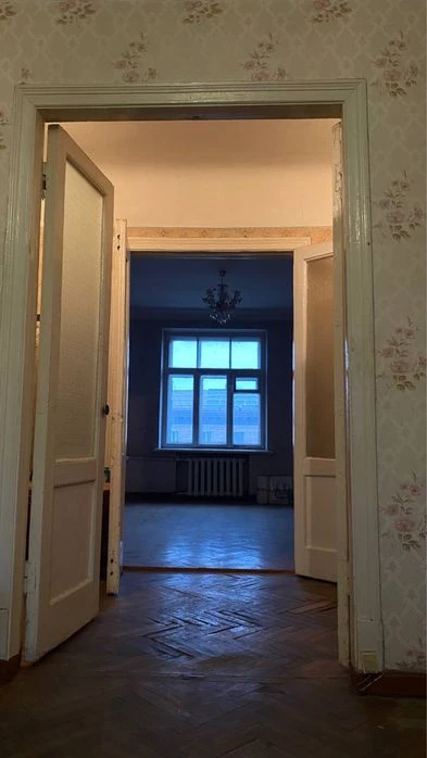 Продаж 4х кімнатної квартири по проспекту Соборний в центрі