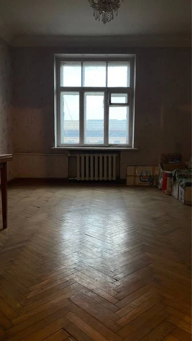 Продаж 4х кімнатної квартири по проспекту Соборний в центрі