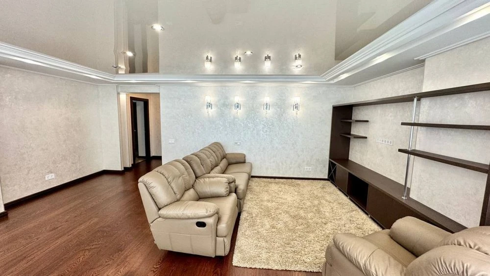 3-кімнатна квартира 130 м² у центрі | Преміум ремонт | Генер