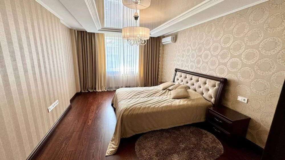 3-кімнатна квартира 130 м² у центрі | Преміум ремонт | Генер