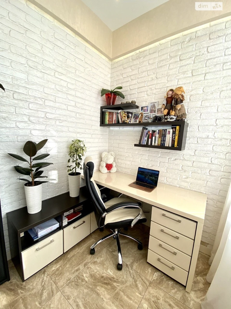 Long-Term Apartment Rental