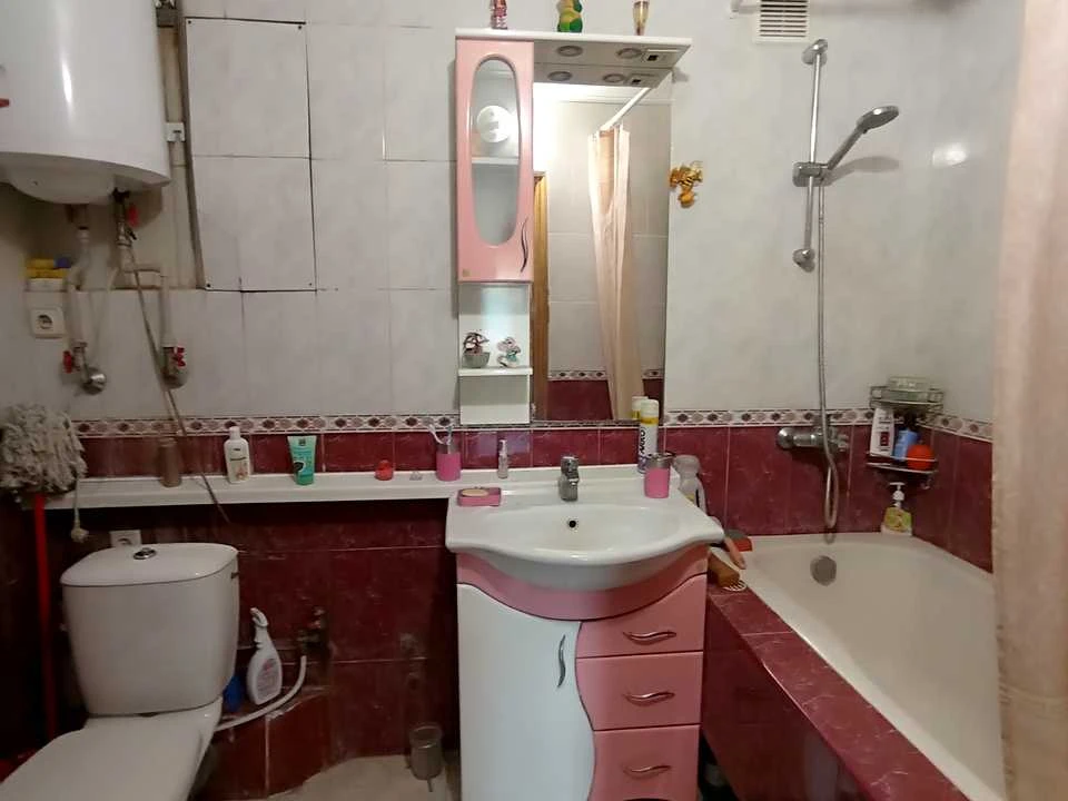 Apartment. Kharkiv, Olega Hromadskoho St.