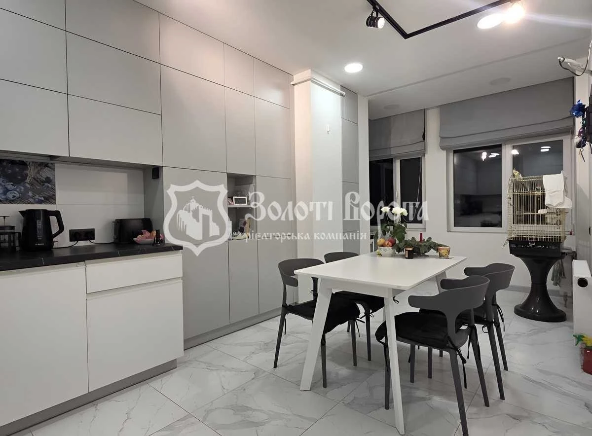 3-room apartment for sale 89.9 m², Yunatska St., 6