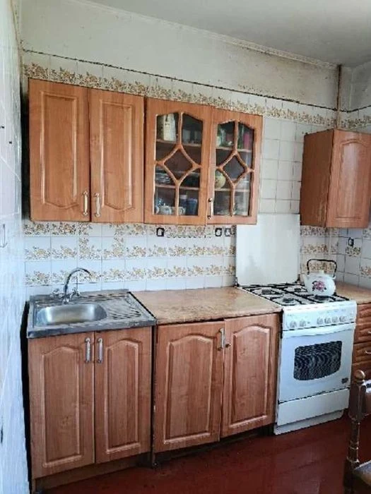 Продается 4 ком. кв. ул. Руставы в Осипенковском районе. Может
