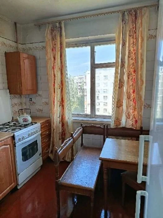 Продается 4 ком. кв. ул. Руставы в Осипенковском районе. Может
