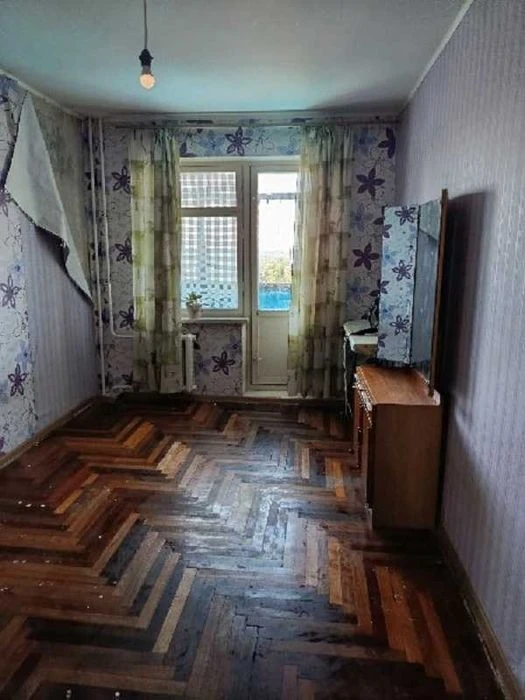 Продается 4 ком. кв. ул. Руставы в Осипенковском районе. Может