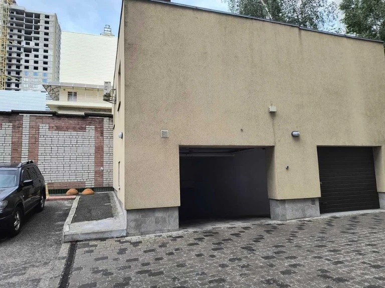 Пропонуємо до продажу підземний гараж по в центрі вулиці Гог
