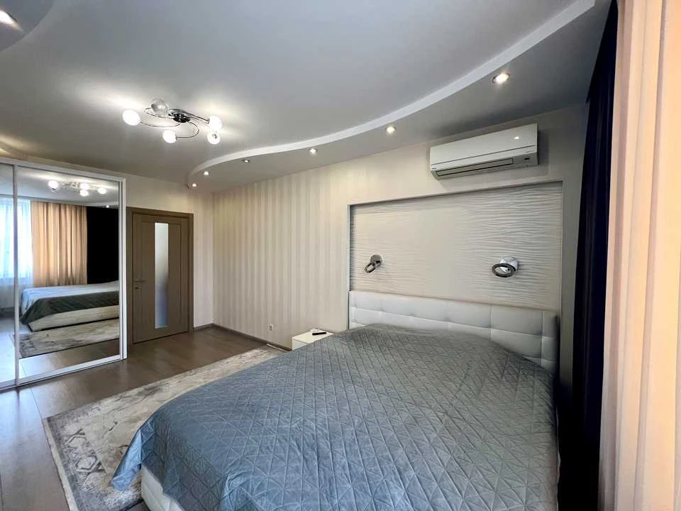 Apartment. Kyiv, Kolomyiskyi Lane.