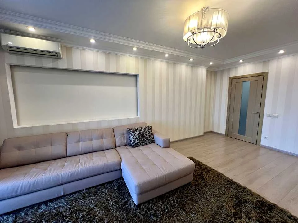 Apartment. Kyiv, Kolomyiskyi Lane.