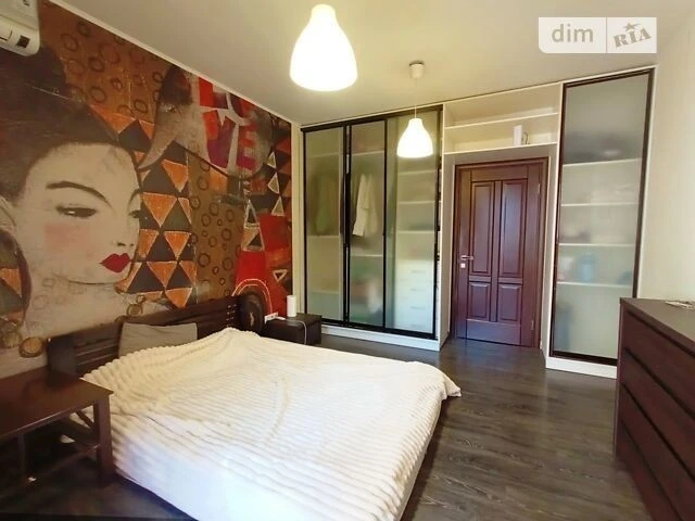 For sale 3-room apartment 72 sq. m on Urlivska Street 1/8 • ID 34569