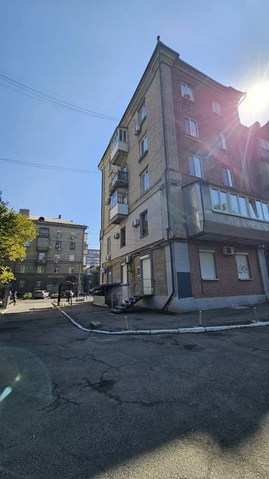 Продам 2кв. Сталинка, центр, закрытый двор, гараж