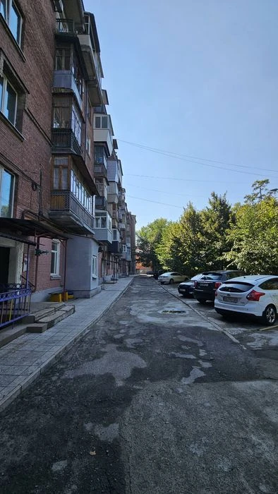 Продам 2кв. Сталинка, центр, закрытый двор, гараж