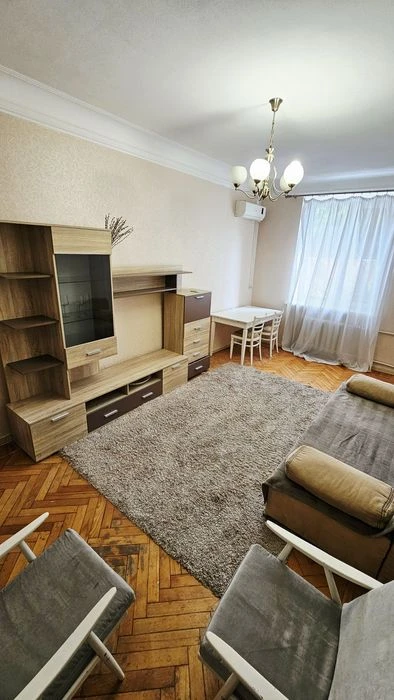 Продам 2кв. Сталинка, центр, закрытый двор, гараж