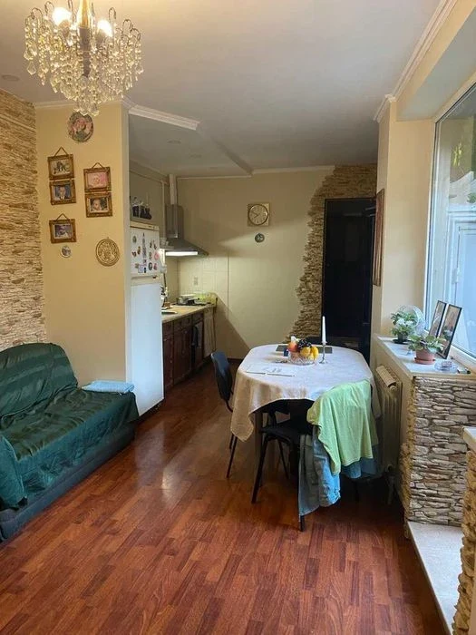 I will sell a house with a garage in the center of Slobodka