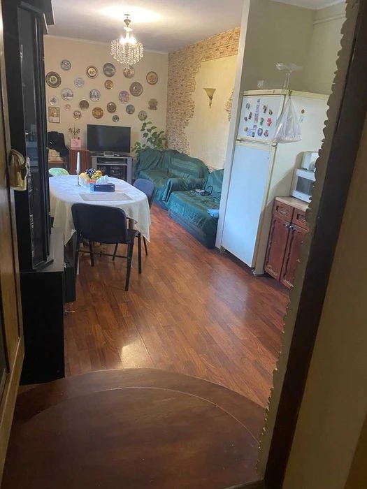 Продам дом с гаражом в центре Слободки