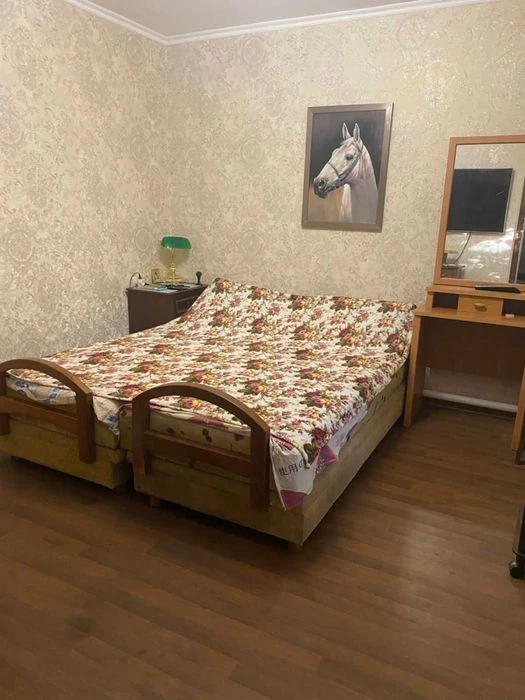 Продам дом с гаражом в центре Слободки