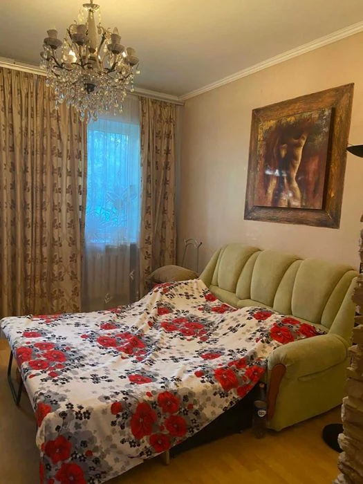 Продам дом с гаражом в центре Слободки