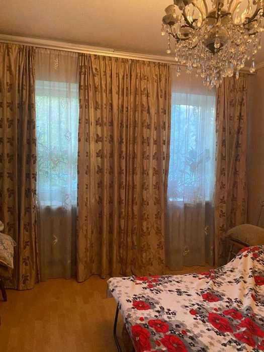 Продам дом с гаражом в центре Слободки