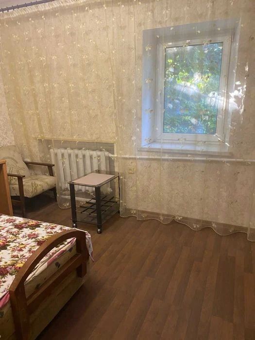 Продам дом с гаражом в центре Слободки