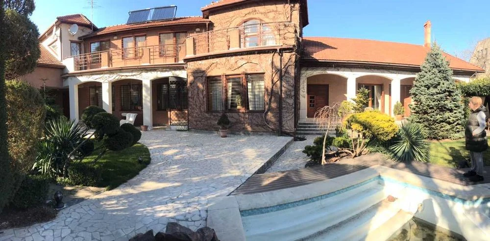 Arcadia! Tuscan Style villa on 11 acres! 1A37