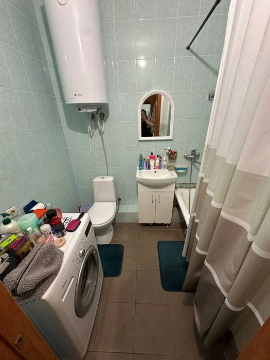 Продажа 1ком.кв.37кв м.Деснянский р-н.ул.Драйзера 40