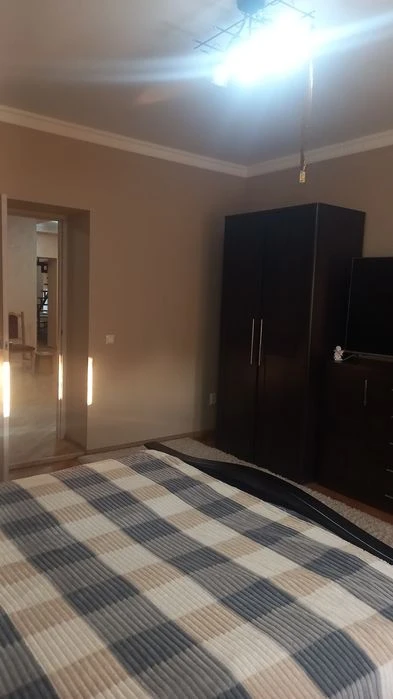 Продається будинок по вул. Карпатської України