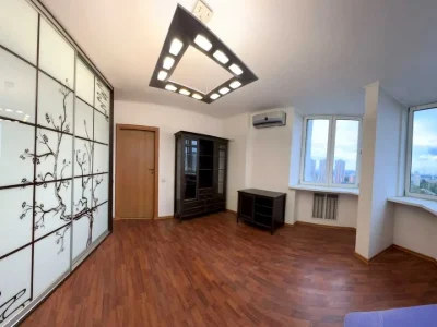 Apartment. Kyiv, Avtozavodskaya St.