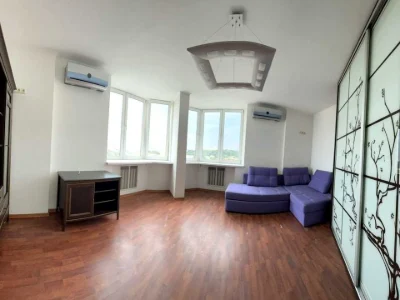 Apartment. Kyiv, Avtozavodskaya St.