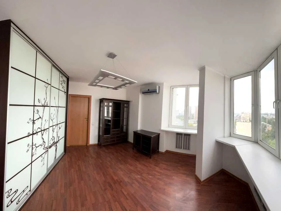Apartment. Kyiv, Avtozavodskaya St.