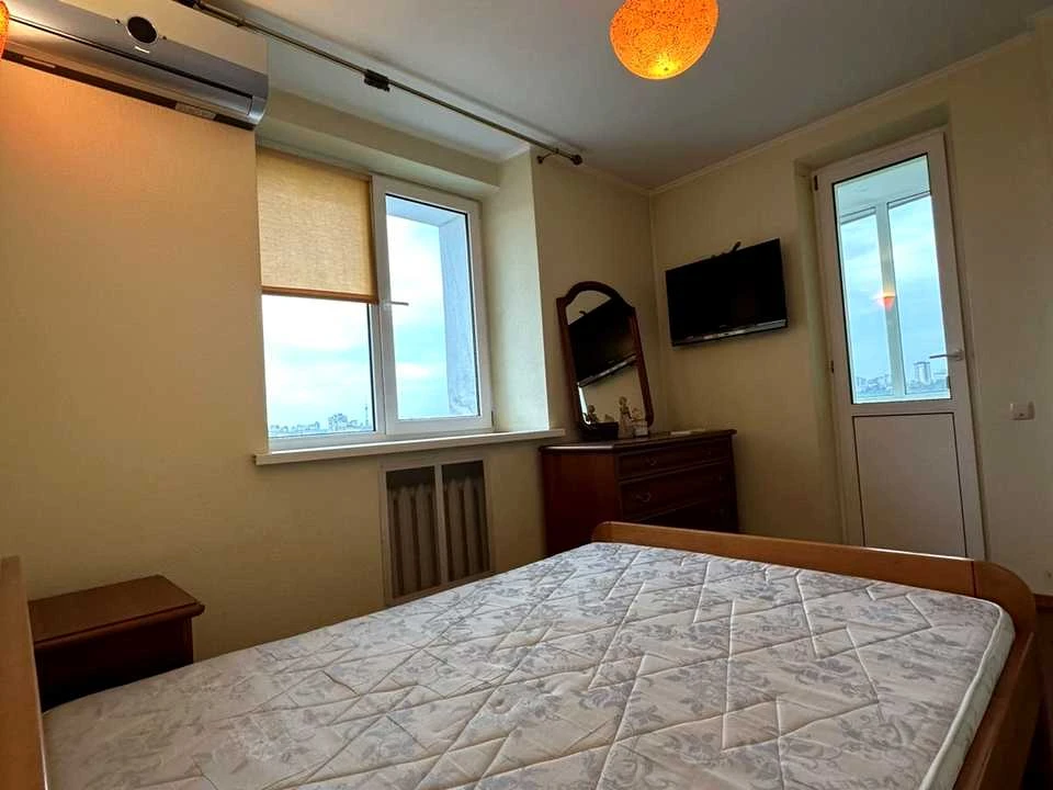 Apartment. Kyiv, Avtozavodskaya St.