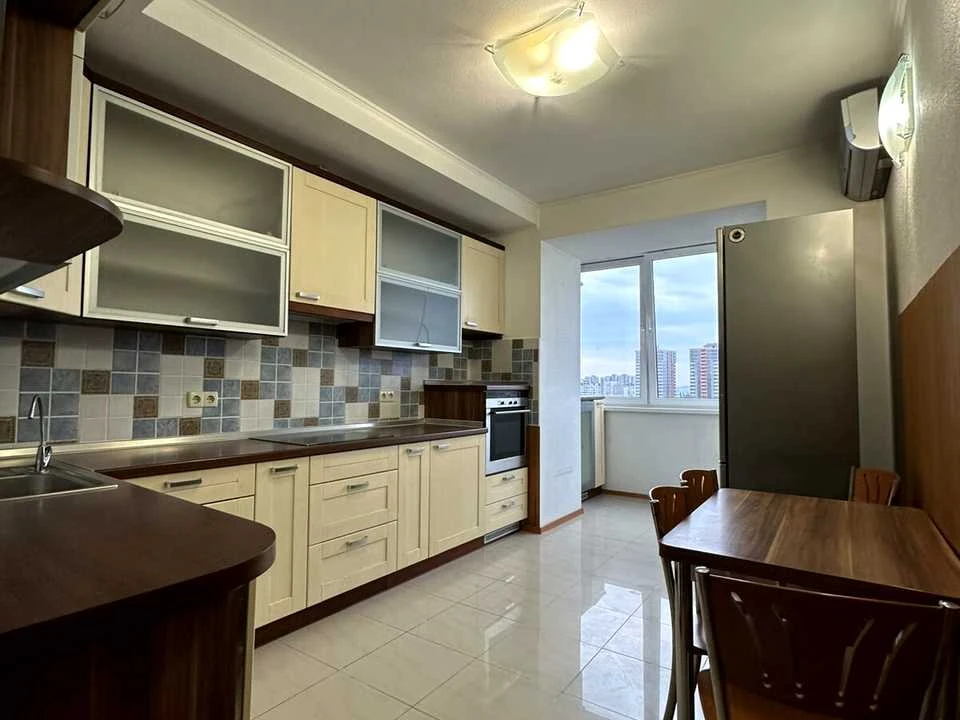 Apartment. Kyiv, Avtozavodskaya St.