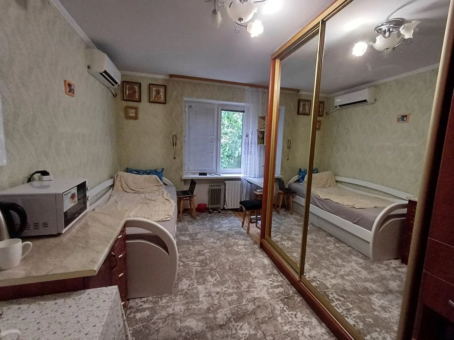 A room for sale in the Center commune