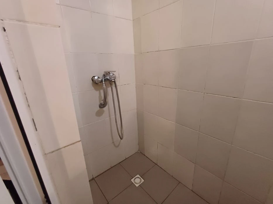 A room for sale in the Center commune