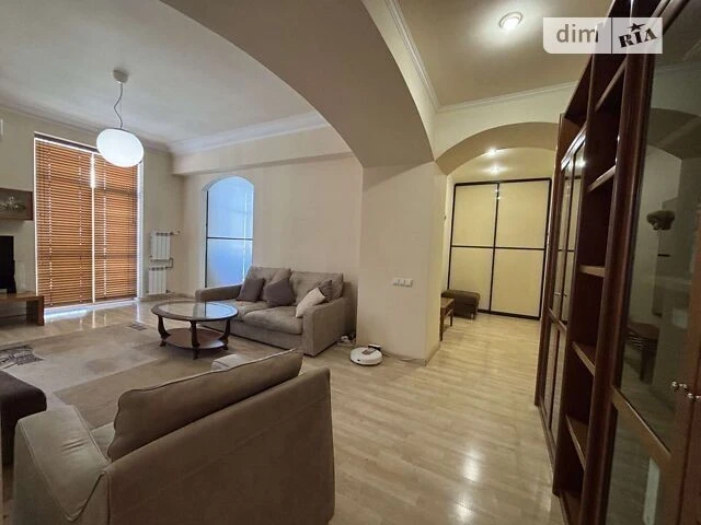 Sale of 3-room apartment 77 sq. m on Yevhena Chykalenko St., 2-4 cor.