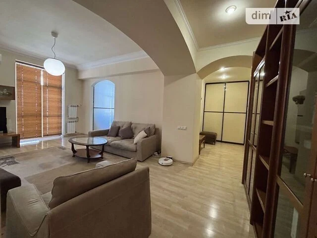 Sale of 3-room apartment 77 sq. m on Yevhena Chykalenko St., 2-4 cor.