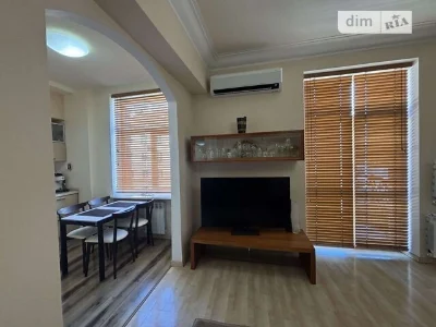Sale of 3-room apartment 77 sq. m on Yevhena Chykalenko St., 2-4 cor.