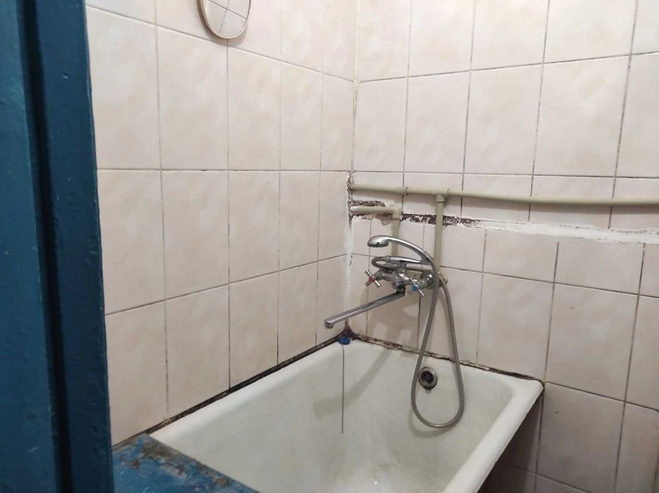 Большая комната 16м2 с личным умывальником на Антонова.