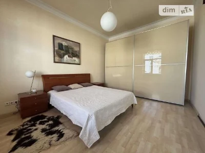 Sale of 3-room apartment 77 sq. m on Yevhena Chykalenko St., 2-4 cor.