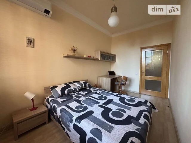 Sale of 3-room apartment 77 sq. m on Yevhena Chykalenko St., 2-4 cor.