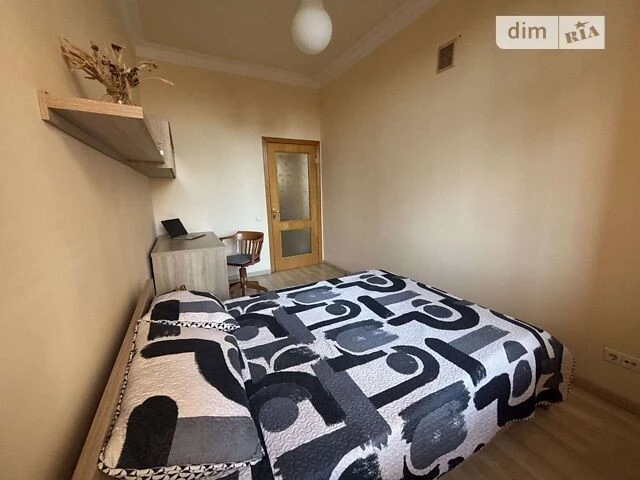 Sale of 3-room apartment 77 sq. m on Yevhena Chykalenko St., 2-4 cor.